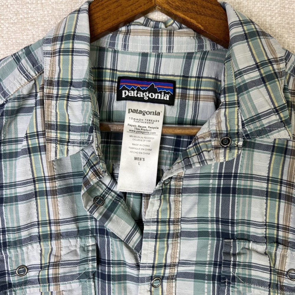 Patagonia Mens Seersucker Puckerware Button‎ Down Short Sleeve Plaid Casual L - Picture 3 of 7
